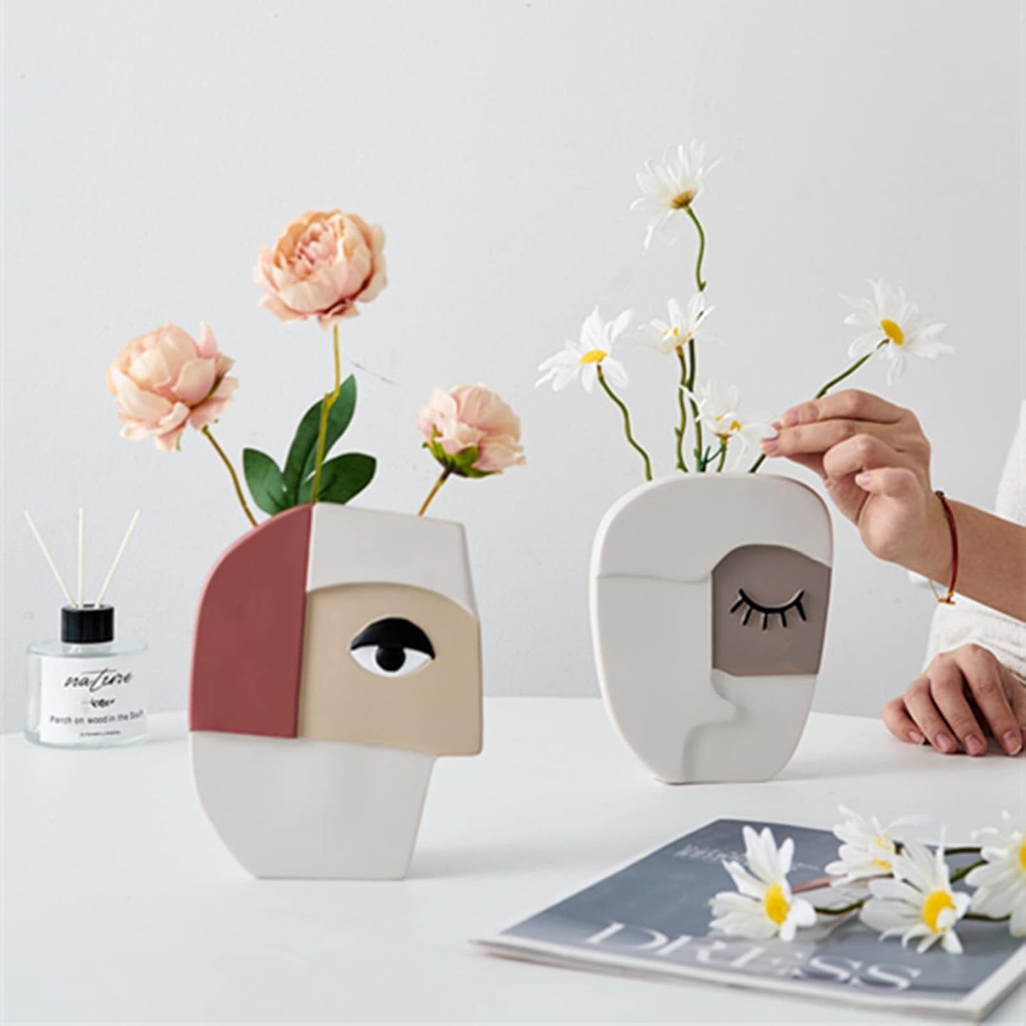 Face Flower Vase Sculpture Home Decor, Modern Abstract Resin Statue Vases, Bud Vase Gifts for Women, Small Statues Decorative for Bedroom Living Room Office Desk Bookshelf , White & Red