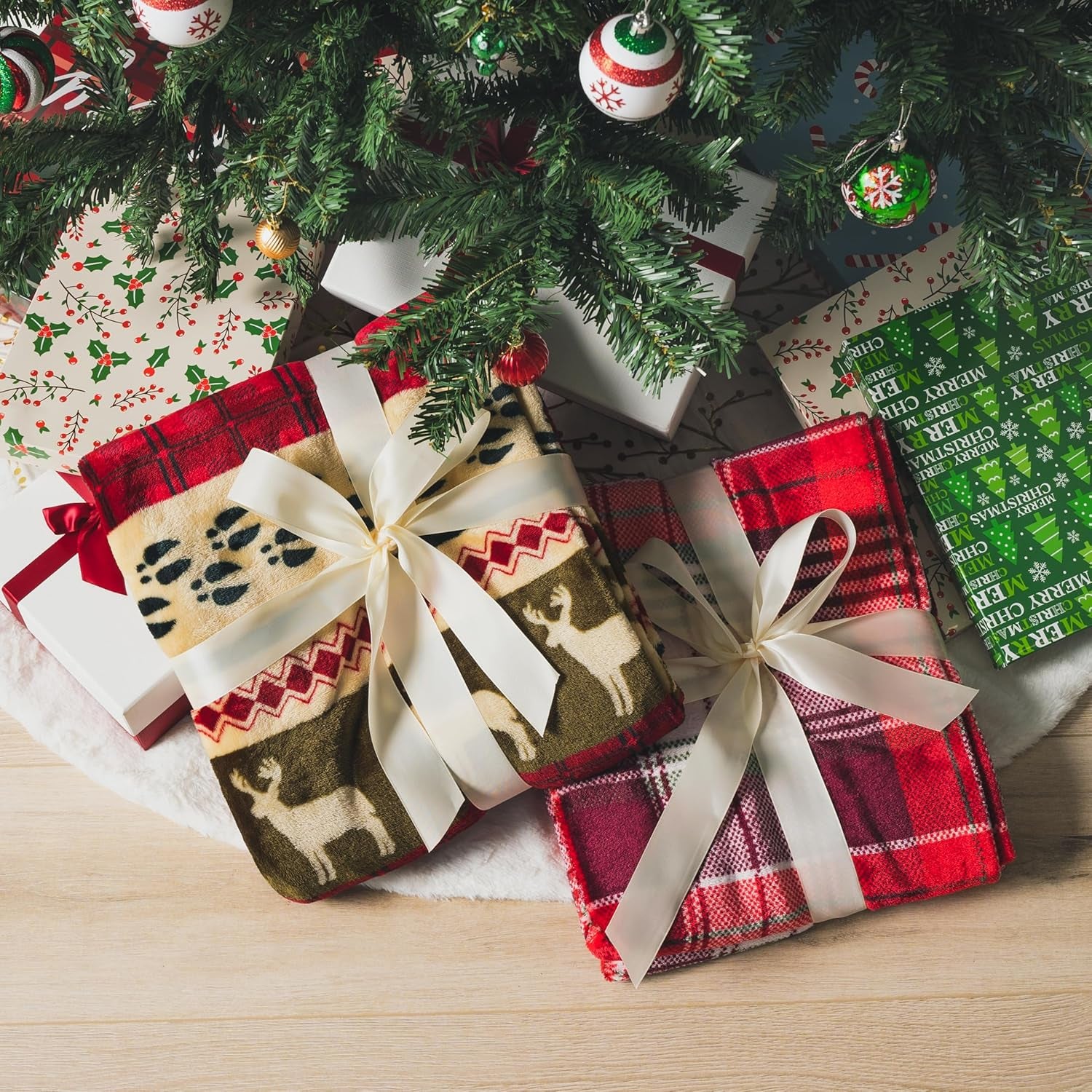 PAVILIA Christmas Throw Blanket | Red Christmas Holiday Fleece Blanket | Soft, Plush, Warm Winter Cabin Throw, 50X60 (Red Christmas)