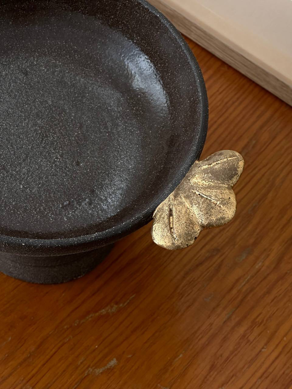 Stoneware Fruit Bowl "Pumpernickel" with Gold Leaves